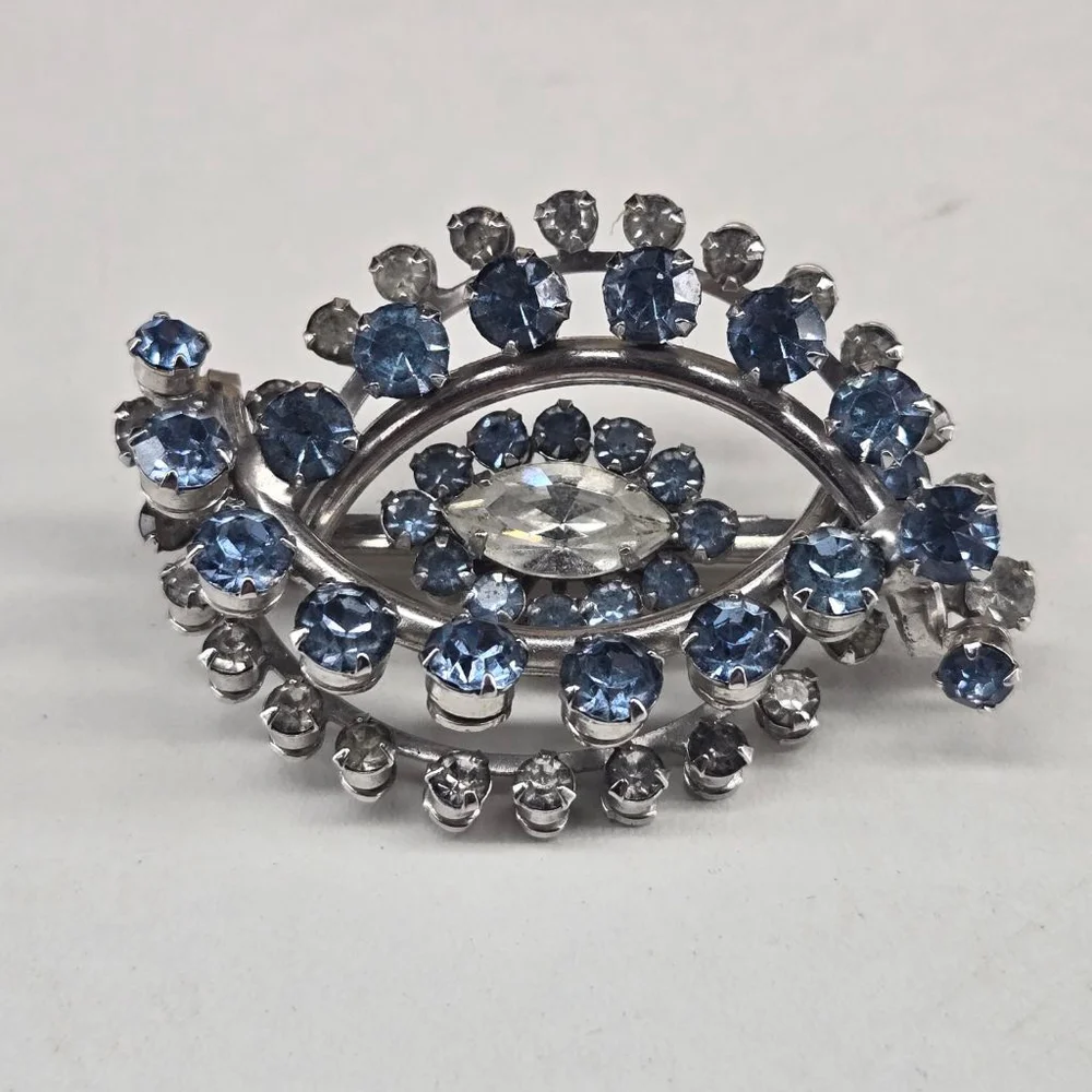 Vintage Brooch Women's Eye Shape Silver Blue Rhinestone Excellent Condition